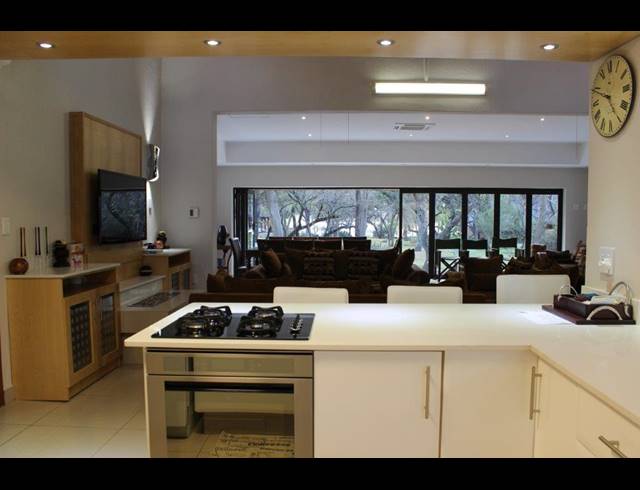 4 BEDROOM HOUSE FOR SALE IN LAKELAND ESTATE